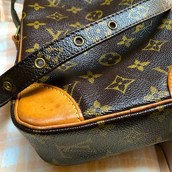 Excellent Condition Rare Louis Vuitton Cross-Body Danube Patent Leather Bag - Picture 10 of 15